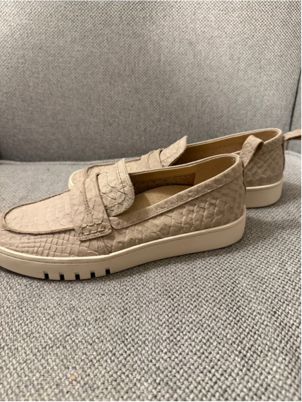 Vionic tan Chantel Penny Loafer Slip-On Sneaker Sz 8 - Picture 3 of 7